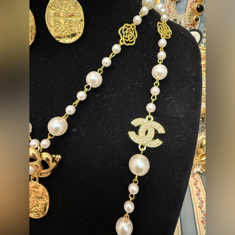 Elegant Gold and Cream Jewelry Set - Picture 6 of 14